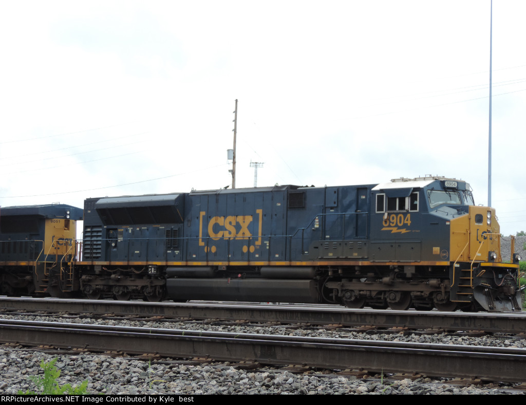 CSX 8904 and 9051